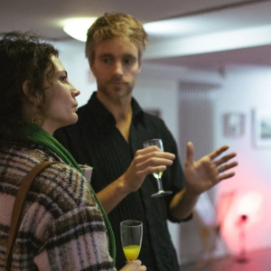 Öffnet die Seite 'Ein besonderer Abend: Vernissage »An Inner Place« in der vhs Galerie in Konstanz'