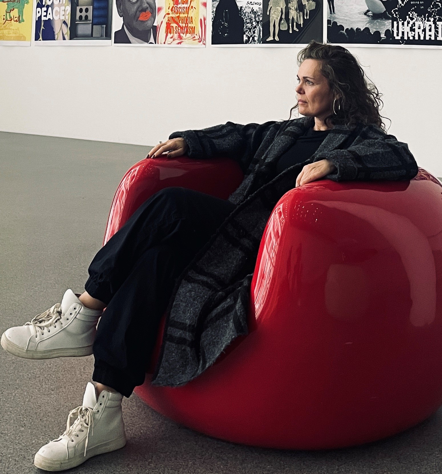 Öffnet die Seite '19.06.26, 19:00 Uhr: Vernissage der Ausstellung ZWISCHEN ROLLE von Diana Lukas in der vhs-Galerie Konstanz'