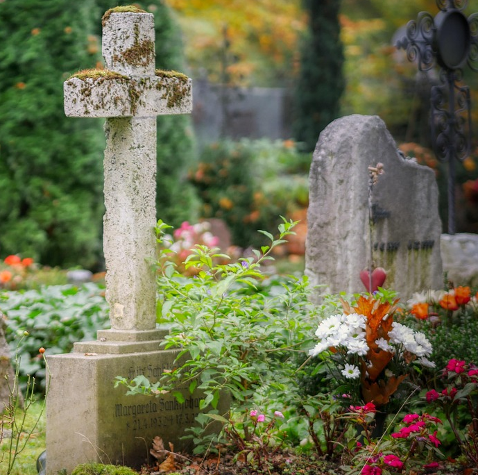 Öffnet die Seite '17.06. Veranstaltungsreihe: Geschichten auf dem Friedhof'